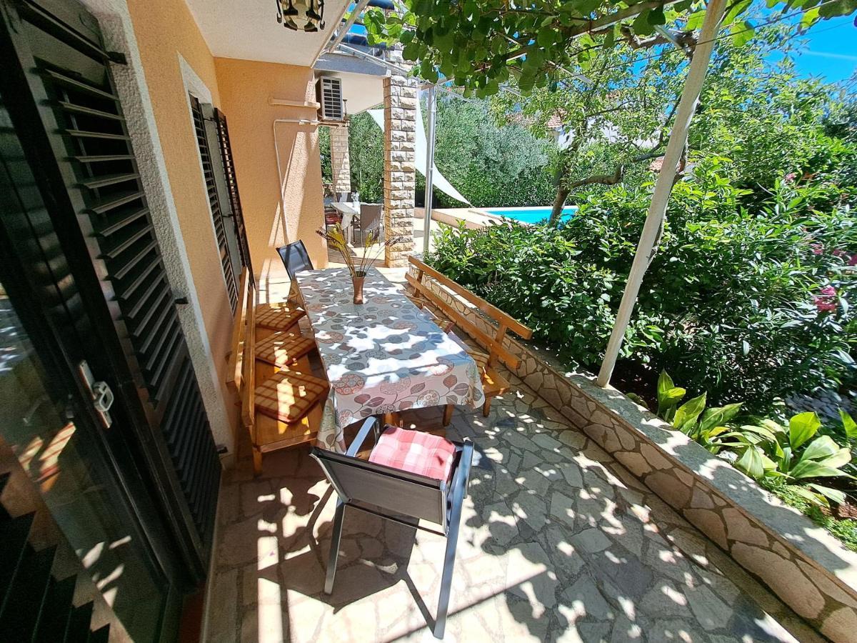 Big Pool In Apartment Pula