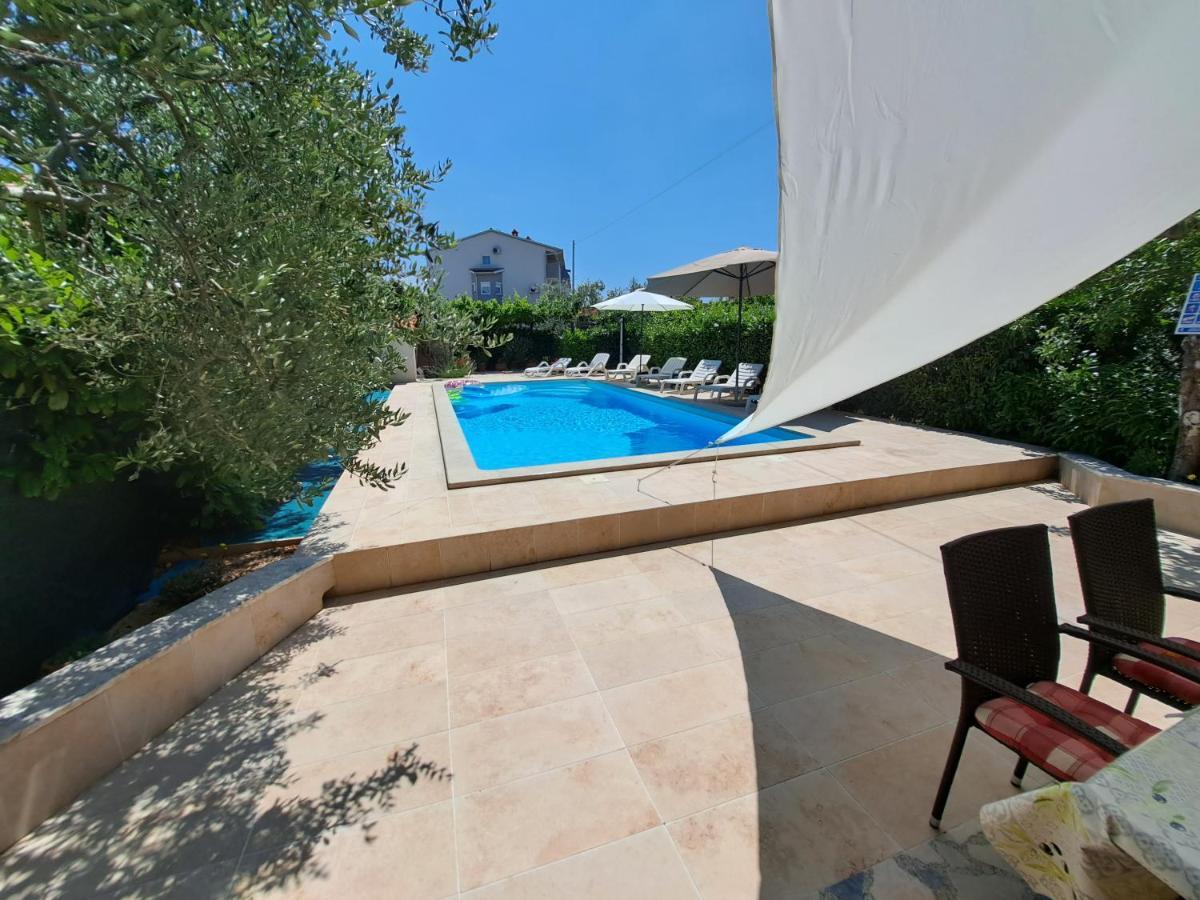 Big Pool In Apartment *