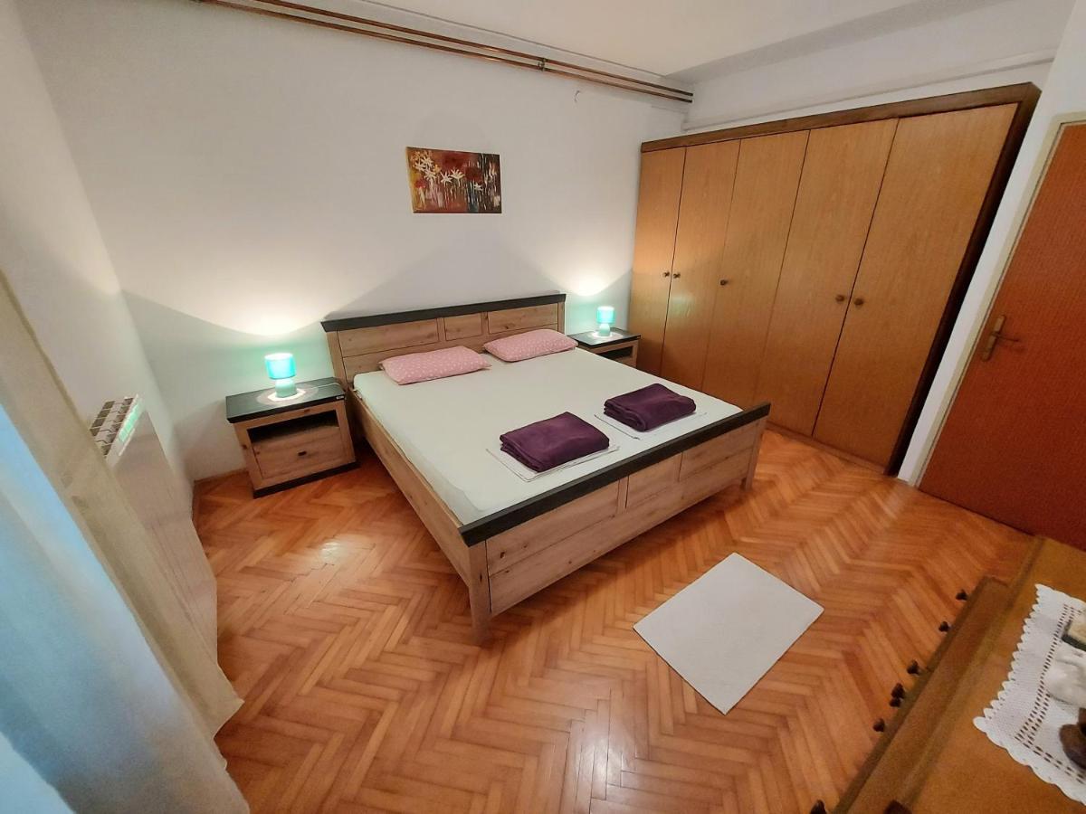 Big Pool In Apartment *