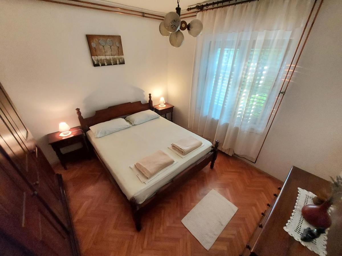 Big Pool In Apartment Pula
